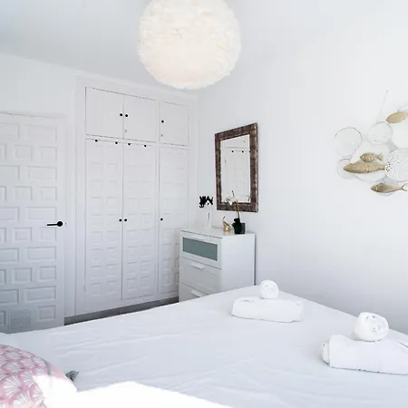 Verano Azul Casa Monica - With Sea Views & Pool Access 아파트 *