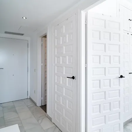 Verano Azul Casa Monica - With Sea Views & Pool Access شقة