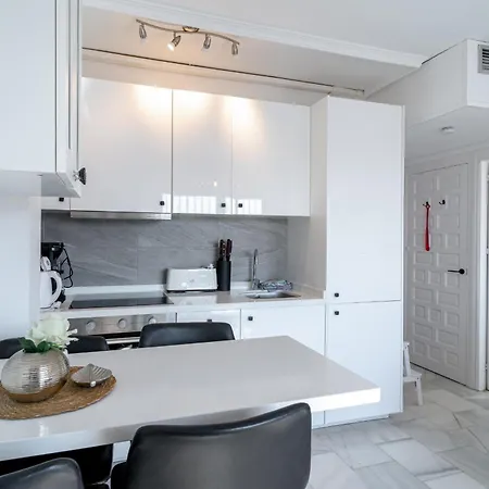 Verano Azul Casa Monica - With Sea Views & Pool Access 아파트